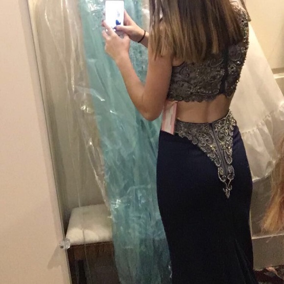 PROM DRESS! 👗 - Picture 3 of 7